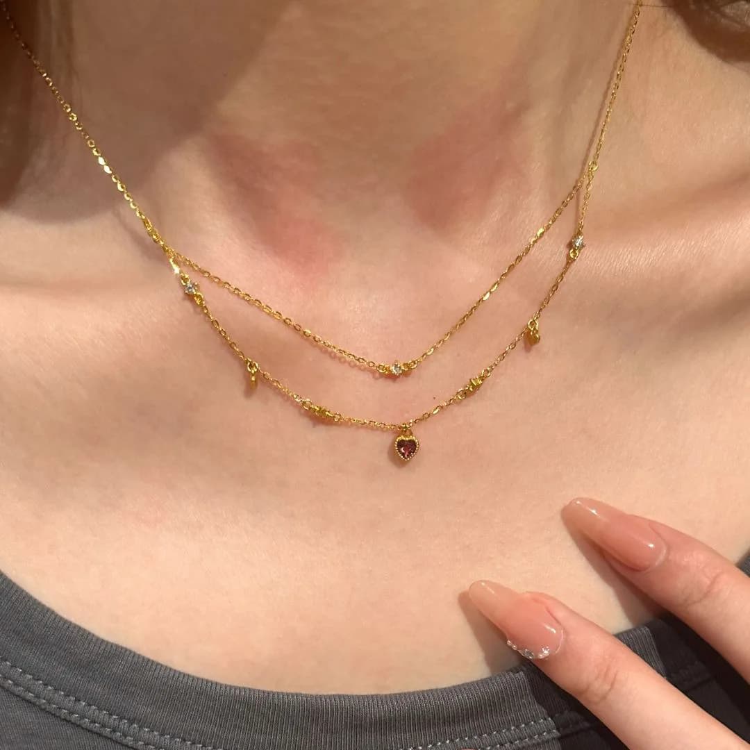 Collana unica di fascia alta con colletto a doppio strato Collana alla moda e piccola a forma di cuore rosso, squisiti regali di gioielleria raffinata per matrimoni