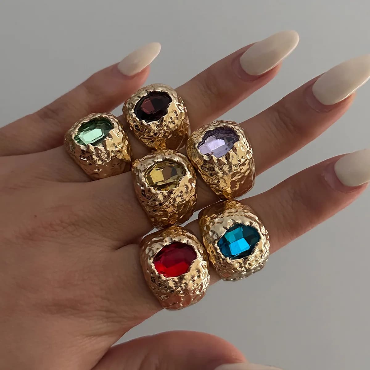 Anelli Vintage Punk LATS con Strass Incastonati per Donne, Gioielli Geometrici Esagerati Personalizzati con Finitura Lucida di Lusso