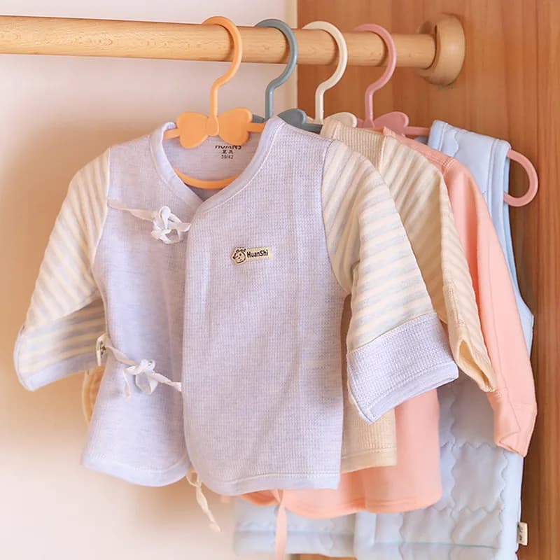 Non-slip clothes hanger for babies, bow tie coat hangers, dressing room, children's clothes holders, dry and wet clothes holders, double use