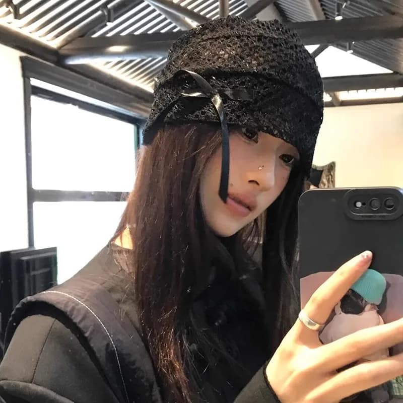 Nuovo cappello coreano da donna 2026, alla moda, elegante, con design di nicchia, in pizzo traforato e fiocco, per il freddo