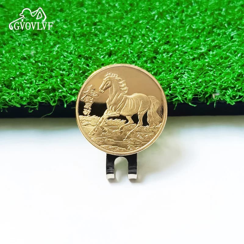 1pc Indicatore per pallina da golf rimovibile Anno del cavallo d'oro con clip magnetiche per cappelli Regalo per accessori da golf per golfisti