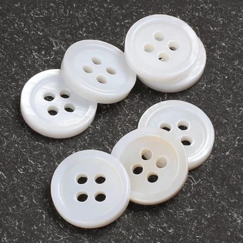 50 Pz/set Bottoni Conchiglia Bianca Naturale Rotondi 4 Fori Indumento Artigianato FAI DA TE Accessori Per Cucire per Gonne Abito Cardigan Decorazioni