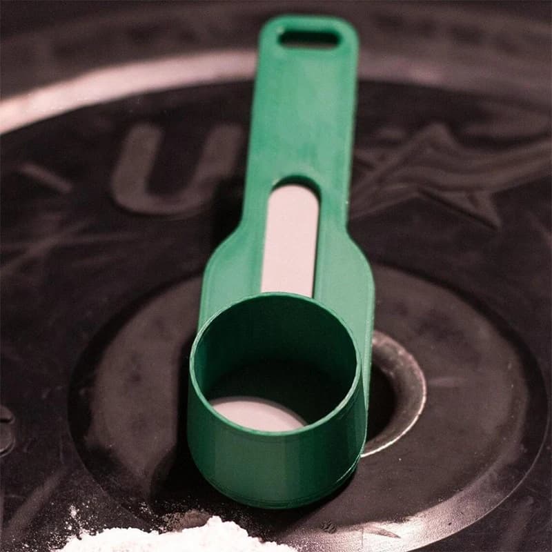 Non-exploited dispenser, long handle, with built-in sliding funnel, preparation of protein powder, training and sports drinks