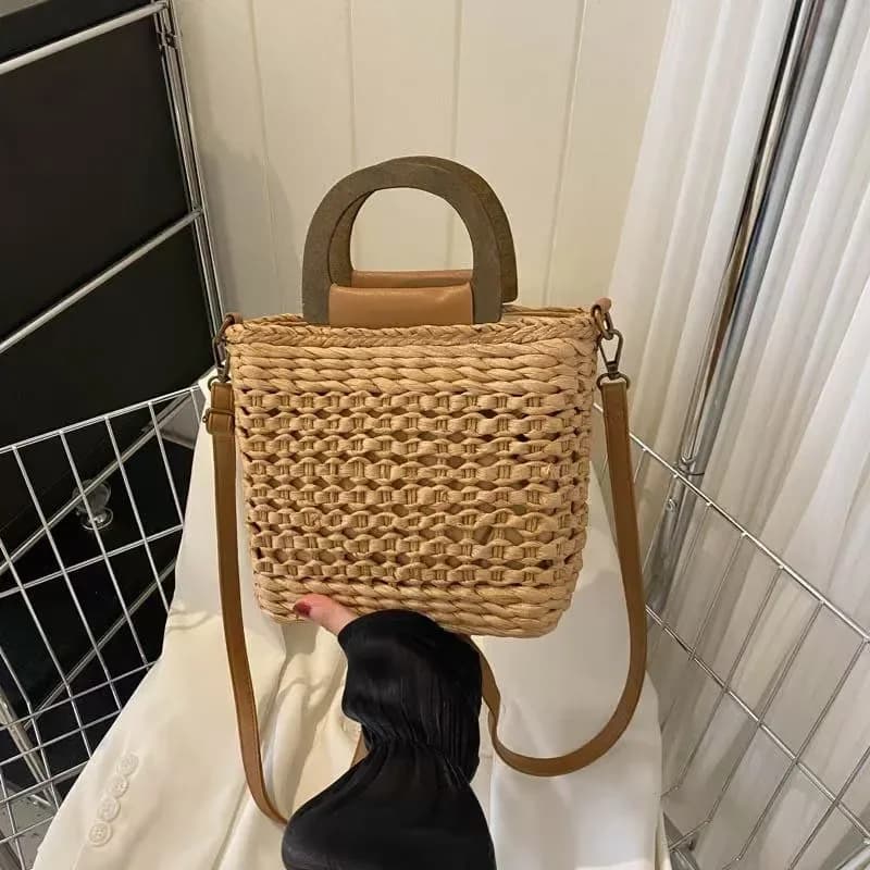 Woven Straw Handbag Large Capacity Summer Beach Travel Bag for Women Shoulder Messenger Style