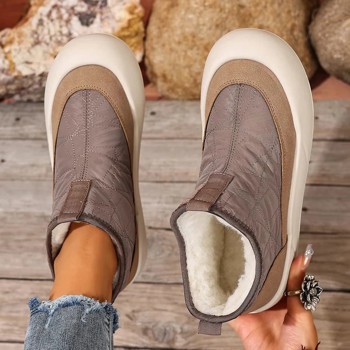 Stivali da neve con fondo spesso antiscivolo in piumino Scarpe invernali comode con fondo morbido casual foderate in pile da donna
