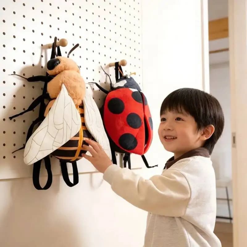 Zaino Serie Insetti: Peluche Realistici a Forma di Insetto (Ape, Coccinella, Mantide, Cicala) - Regalo Scientifico e Naturale per Ragazzi