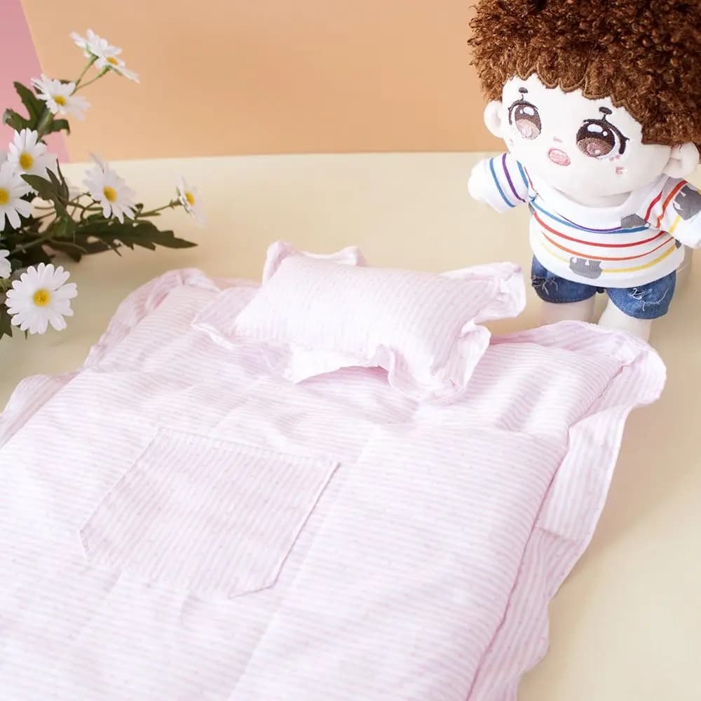 Miniature Bed Linen Set for Role Play, Four Pieces, with Bearing, Pear Bag and Dresses, for Bedroom, Baby Gift