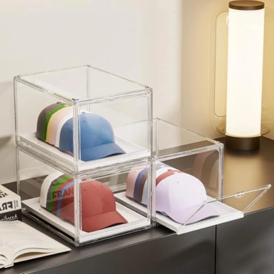 Organizzatore per Cappelli, Scatola Impilabile Trasparente per Cappellini da Baseball con Porta Magnetica, Contenitori Estraibili per Cappelli Snapback