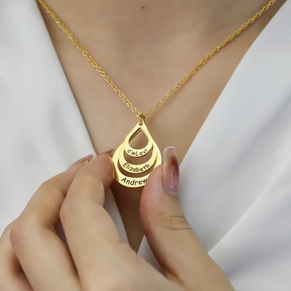 Collana personalizzata con goccia d'acqua in acciaio inossidabile nomi di famiglia personalizzati 4 ciondoli a forma di cuore a strati ciondoli a goccia d'acqua regalo per le donne