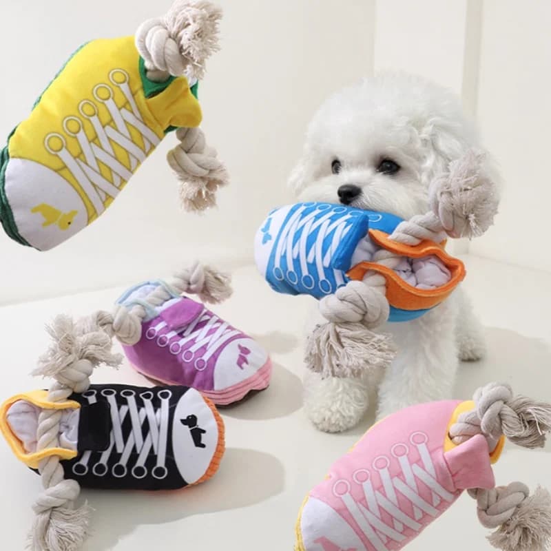 1PC morbido giocattolo per cani resistente ai morsi scarpe da ginnastica giocattolo molare scarpe modello cane amore morso nascondere giocattoli alimentari