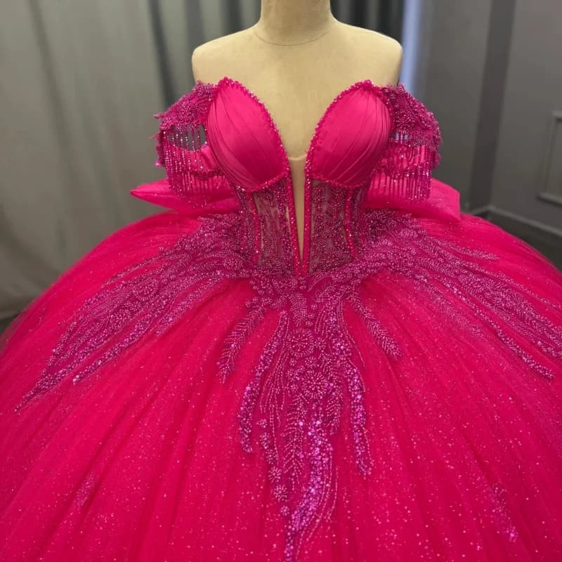 Abito Quinceanera rosa rosa lucido Fiore glitterato di cristallo Decalcomania con spalle scoperte Coda lunga Fiocco Abiti da 15 Quinceanera Personalizza