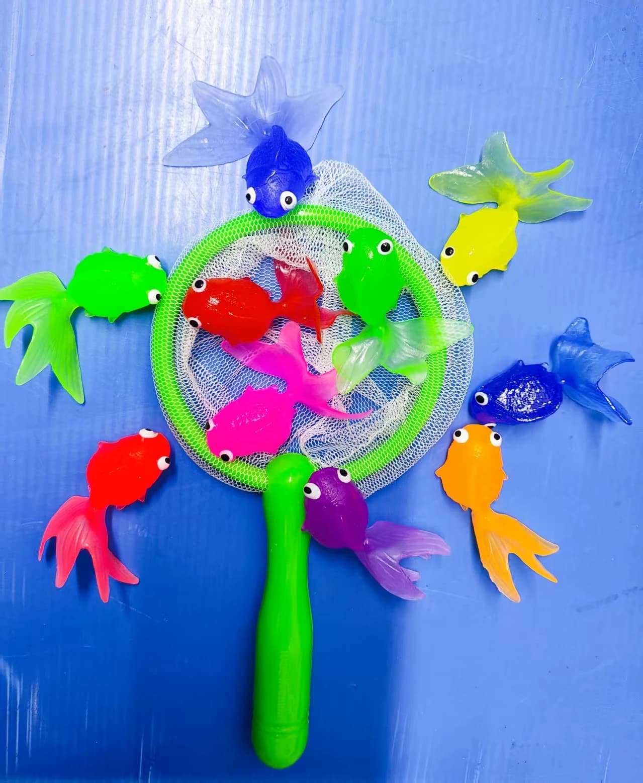 Giocattolo acquatico per bambini Boa di salvataggio marina in gomma morbida Pesce rosso Modello di pesca Nuoto Vasca da bagno Regalo di festa
