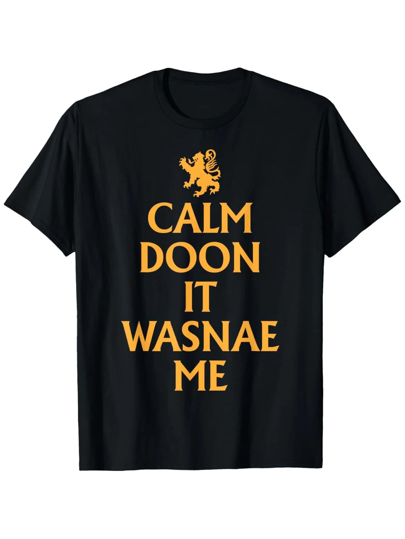 T-shirt con totem tradizionale scozzese del leone e scritta celtica "Calm Doon It Wasnae Me"