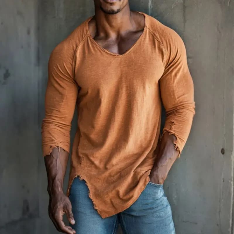 T-shirt da uomo con scollo a V per allenamento, abbigliamento fitness, con dettagli strappati e effetto distressed su polsini e orlo, casual per esterni