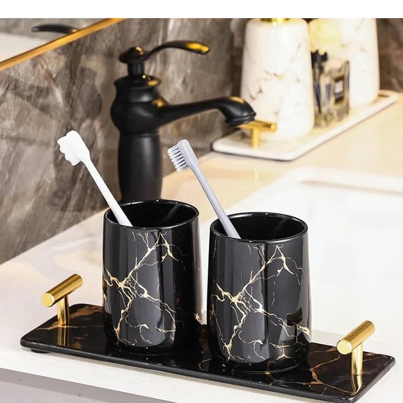 Set di accessori per il bagno con tazza per spazzolino in ceramica con struttura in marmo, portabottiglie per sapone, vassoio per la casa