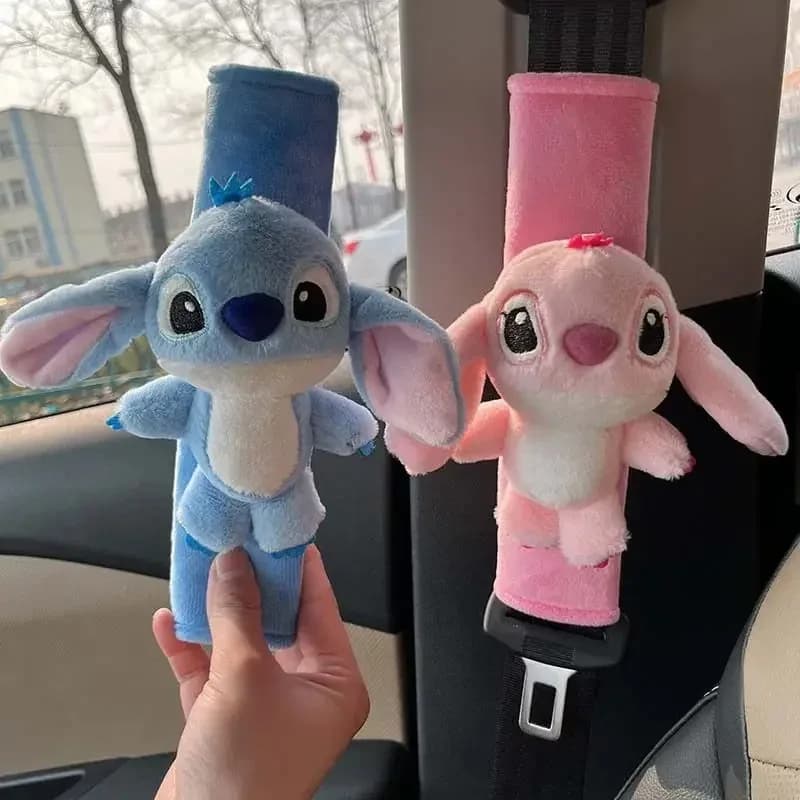 Disney Stitch Angel Cartoon Animazione Periferica Simpatico peluche 3D Bambola Cintura di sicurezza per auto Decorazione per auto Regalo universale per tutte le stagioni