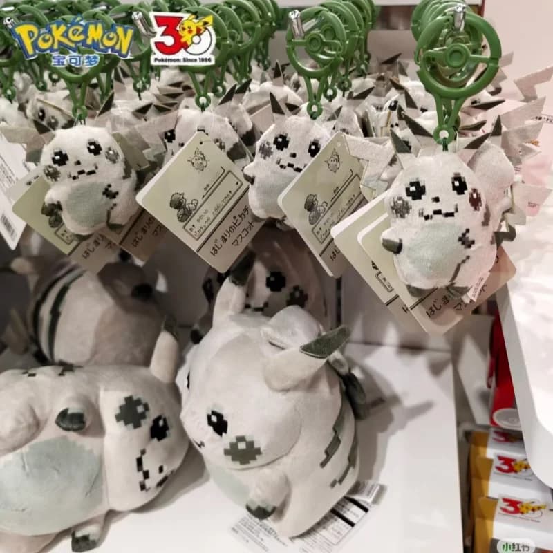 Pikachu Originale Pokémon Center 30° Anniversario ACG - Giocattolo in Stile Pixel, Bambola Anime, Decorazione per Zaino, Regalo