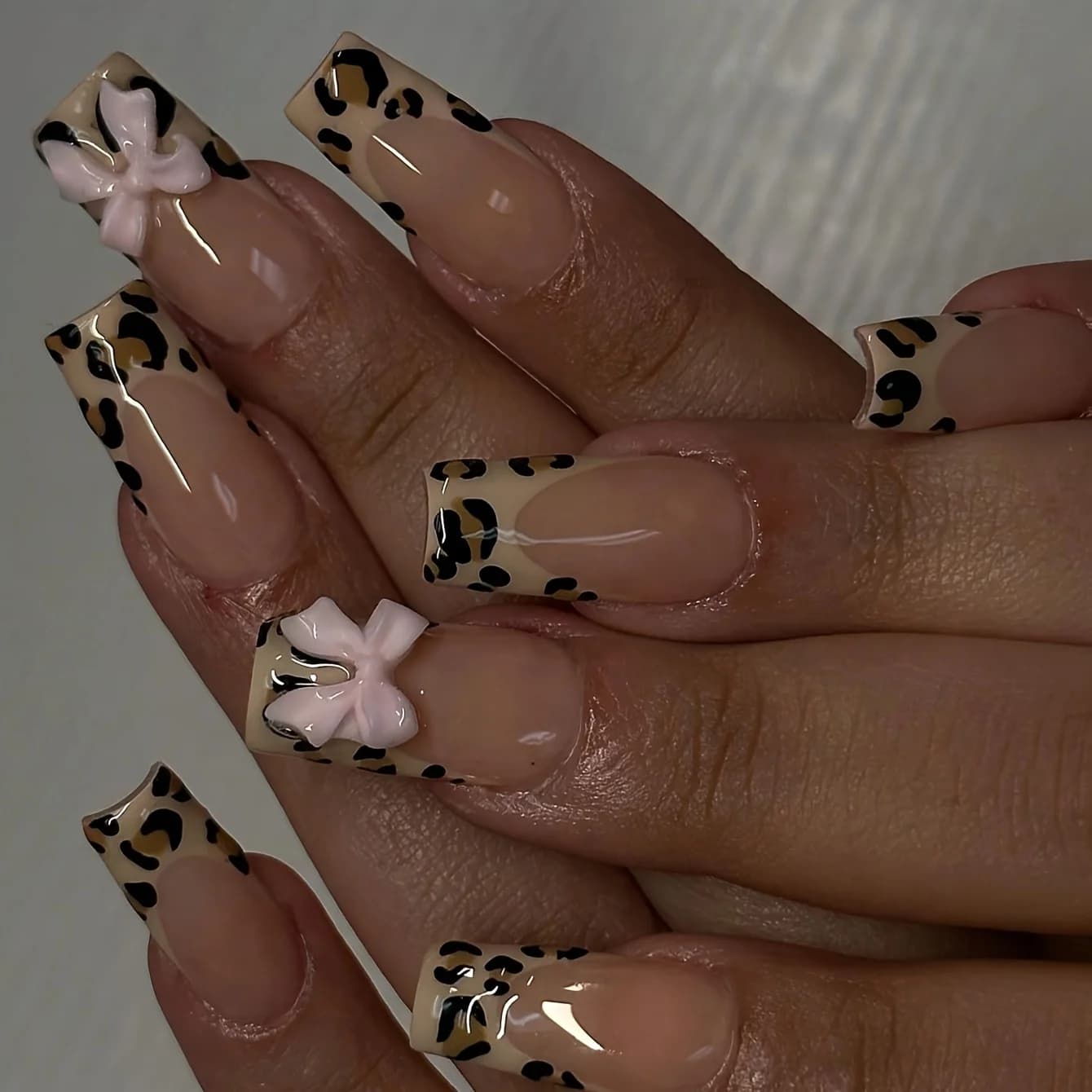 24PCS Medium Square Press-On Fake Nails with High-End French Leopard Edge and 3D Pink Bow Design, Elegant and Luxurious Reusable Fake Nails Suitable for Women, Girls, Daily, Weddings, and Parties