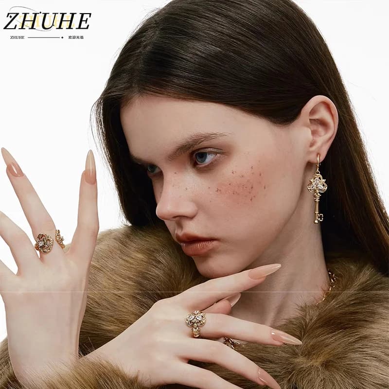 Orecchini unici con serratura a forma di chiave e serratura a cuore, accessori di gioielli alla moda per le donne, ideali per chi amano gioielli distintivi
