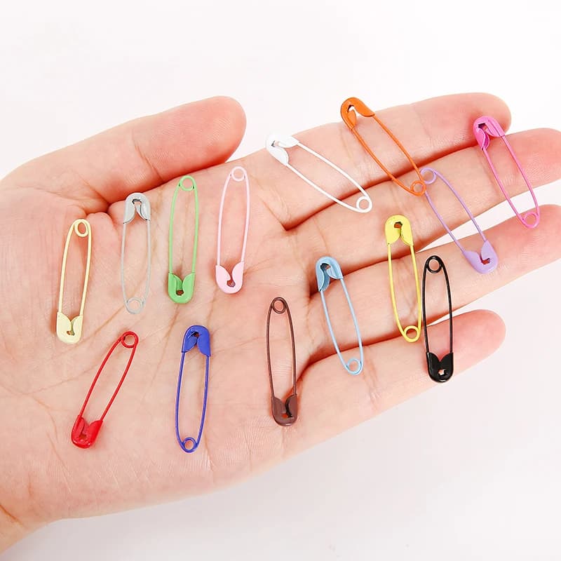 100 pz 30mm Metallo Multi-Colori Spille da balia colorate Spilla Strumenti di cucito fai da te Accessorio Aghi in metallo Accessori di abbigliamento