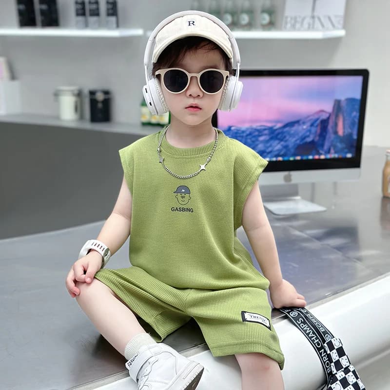 Completo Gilet Senza Maniche per Ragazzi, Outfit Estivo alla Moda, Due Pezzi, Abbigliamento Sportivo Casual per Adolescenti, Pantaloncini per Bambini Attivi