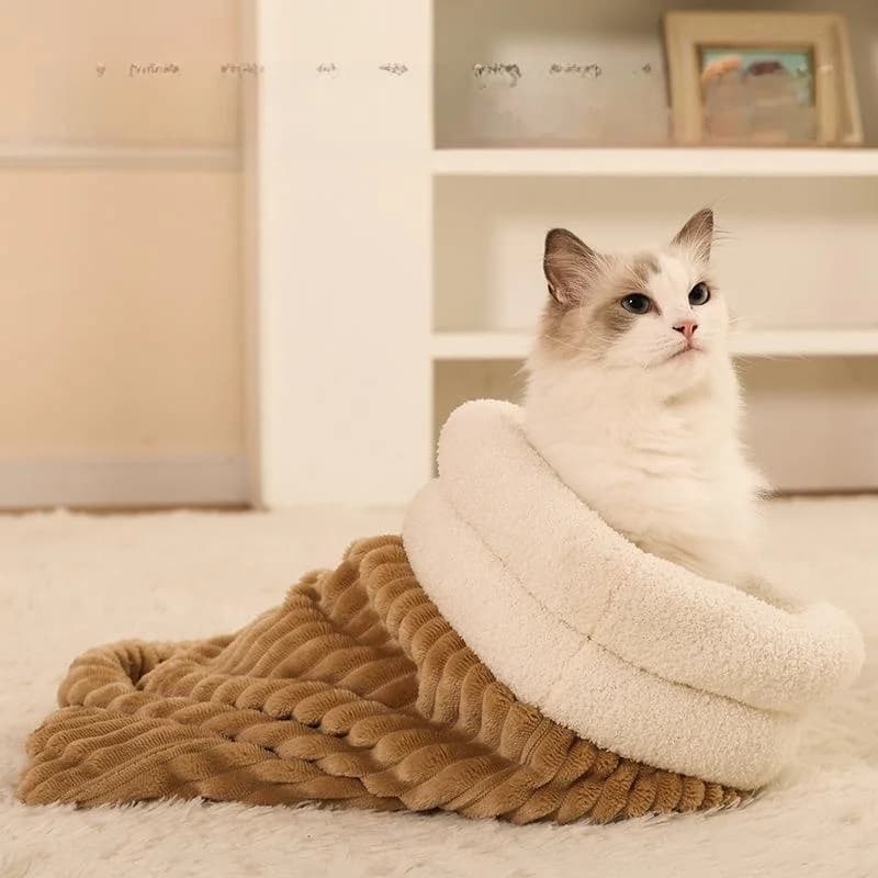 Cuccia Calda in Pile per Animali Domestici, Sacco a Pelo Invernale Universale a Mezza Diamante per Gatti di Piccola e Grande Taglia, Rifugio Accogliente e Sicuro per il Tuo Felino Amico