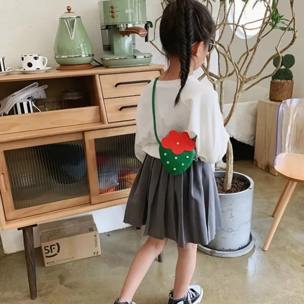 Versatile shoulder bag for children in the shape of strawberry, small shoulder bag for girl, nice shoulder bag, gift
