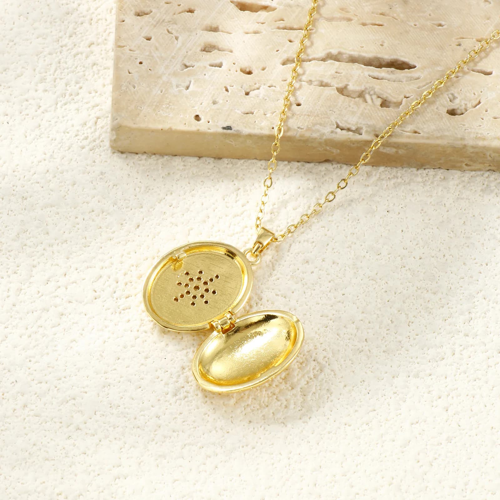2 Pezzi Ciondoli Portafoto in Ottone con Cornice a Forma di Galassia, Placcati in Oro Vero 18K, Smalto Beige, Stella Ovale, con Foto Trasparente, 27x 17mm
