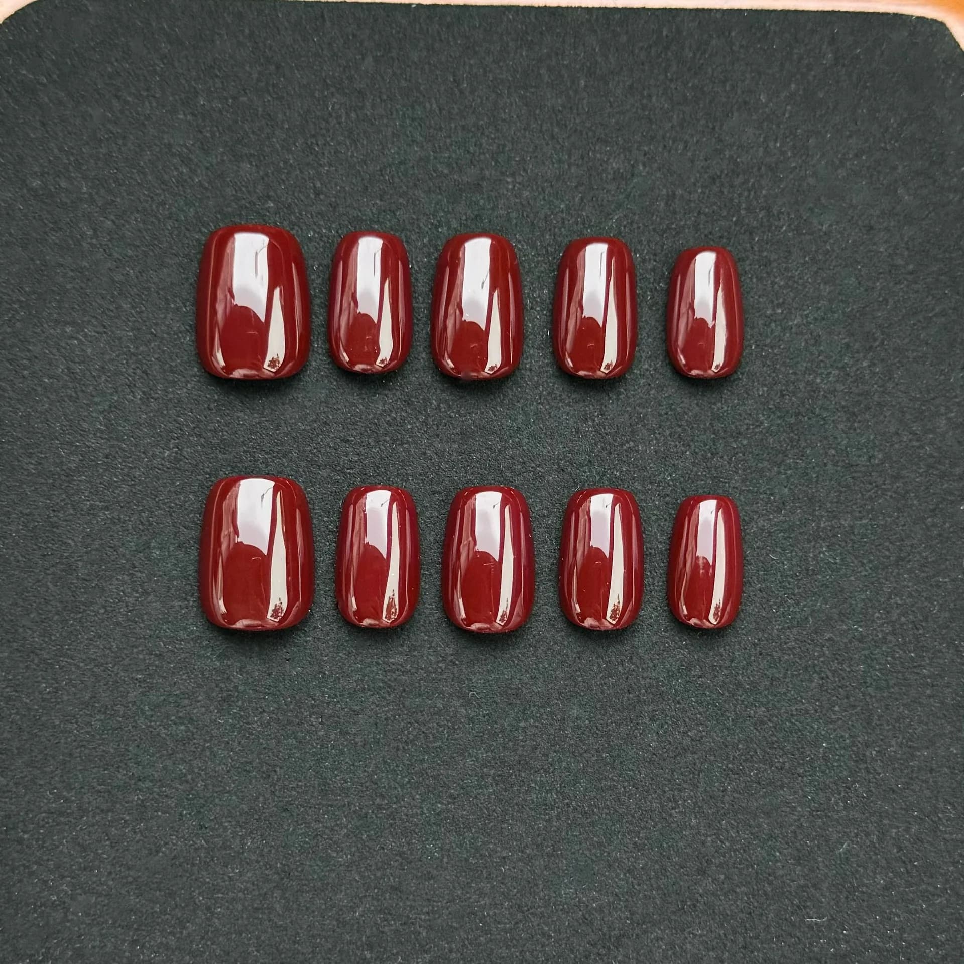 10 pezzi fatti a mano unghie finte arte semplice rosso tinta unita breve balletto stampa sulle unghie punta indossabile Aurora design rotondo set di unghie finte