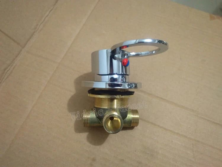 Vidric mobiletto del bagno rubinetto miscelatore caldo e freddo, set rubinetto lavabo, accessori rubinetto estraibile a quattro fori per vasca da bagno
