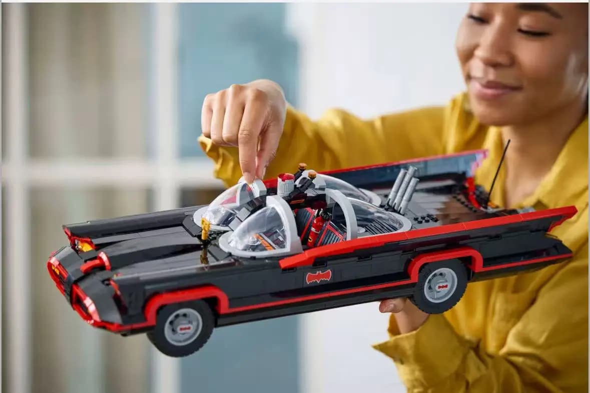 Kit di Costruzione Fai-da-Te 1822 Pezzi, Batmobile della Serie TV Classica, Puzzle Assemblabile, Compatibile con LEGO