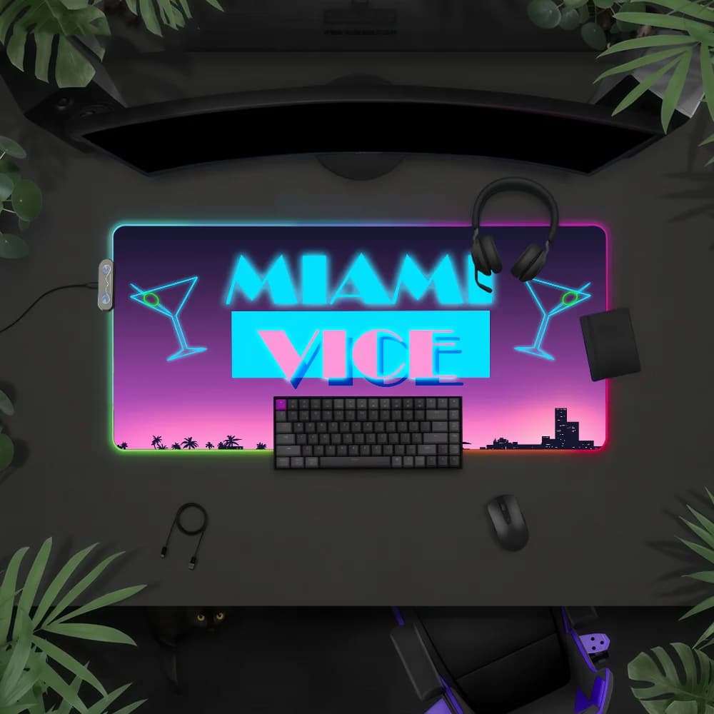 Tappetino per mouse TV M-Miami V-Vice con luce LED RGB, tastiera da gioco colorata, copertura antiscivolo, superficie impermeabile
