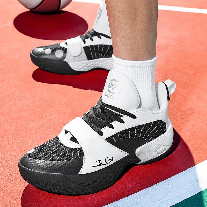 Basketball shoes with low heel, breathable, cushioning, non-slip and wear-resistant, ideal for student sports.