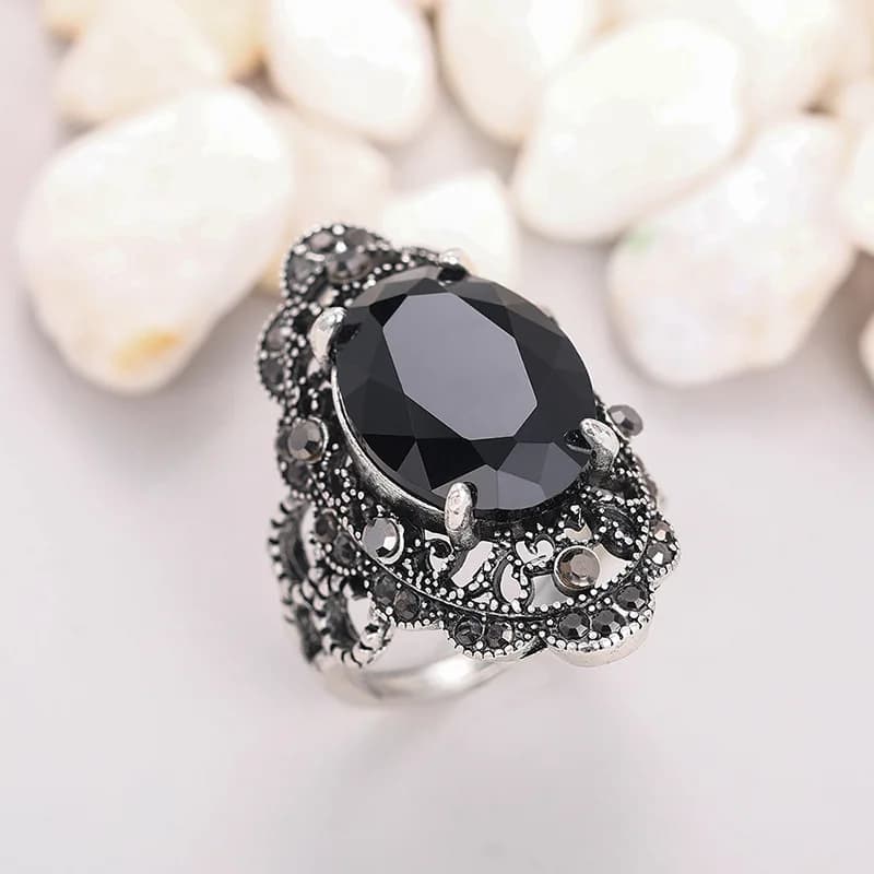 2026 New European and American Classical Style Ring Women's Flower Lace Design High End Retro Baroque Style Accessories