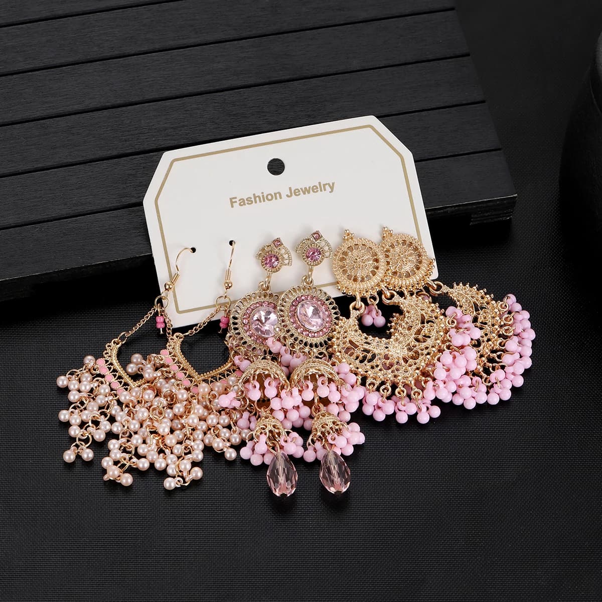 Orecchini con nappa di cristallo con perline rosa della Boemia per le donne 2026 Nuovo set Gioielli con orecchini pendenti a forma di cuore rotondi color oro vintage