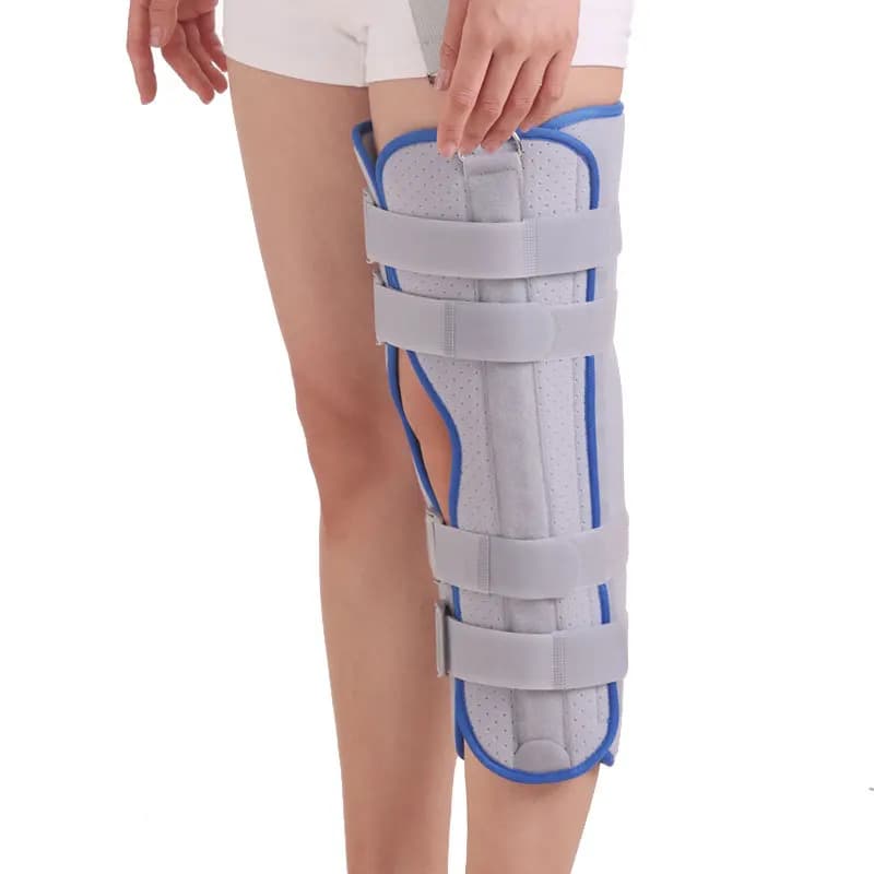 Supporto per ginocchiera con cerniera regolabile, protezione per ginocchiera in tre pezzi, supporto per piastra in acciaio e fissatore per gambe