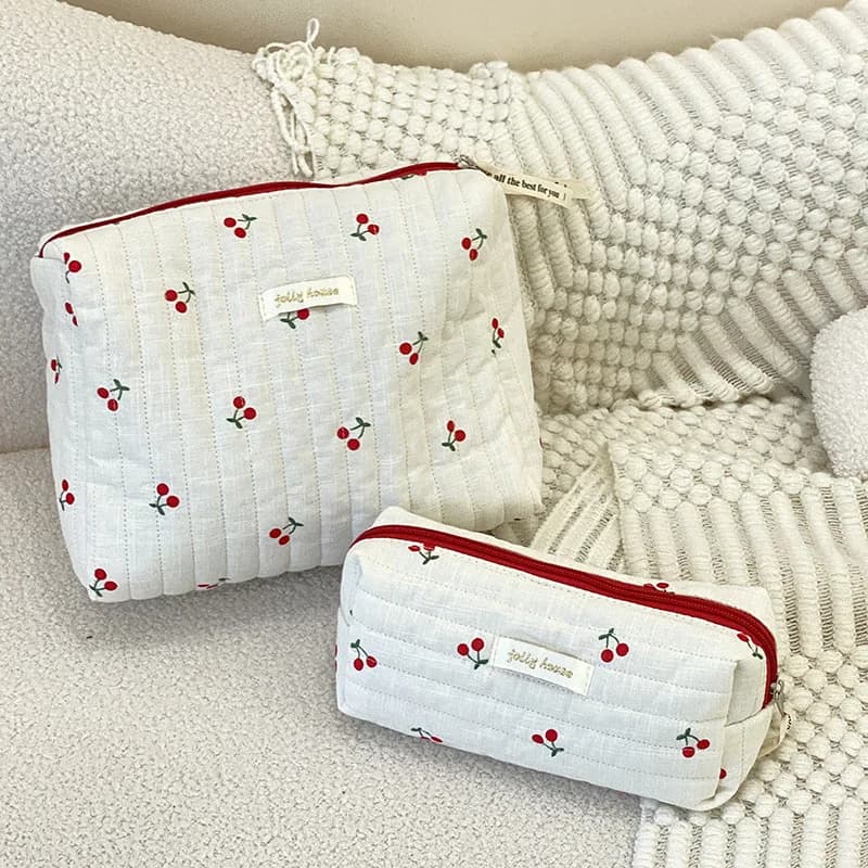 Borsa comica da donna Borsa da toilette coreana con ricamo ciliegia Borsa da toilette alla moda Borsa per il trucco Borsa da viaggio multifunzionale