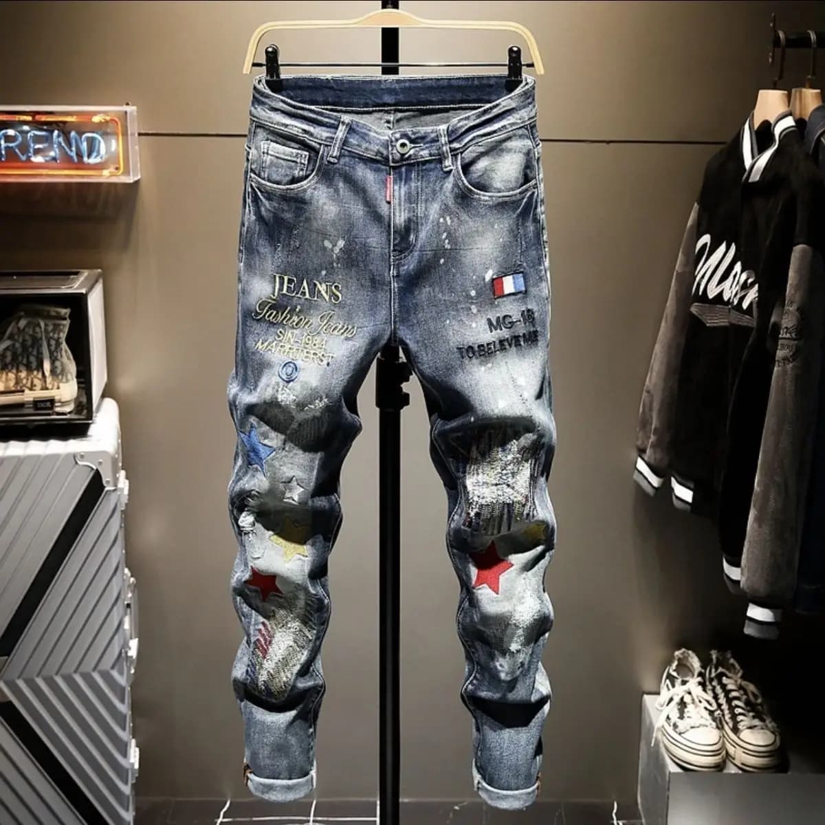 Jeans ricamati strappati dell'industria pesante americana di fascia alta da uomo 2025 Pantaloni da mendicante elastici con piedi piccoli e aderenti di nuova tendenza