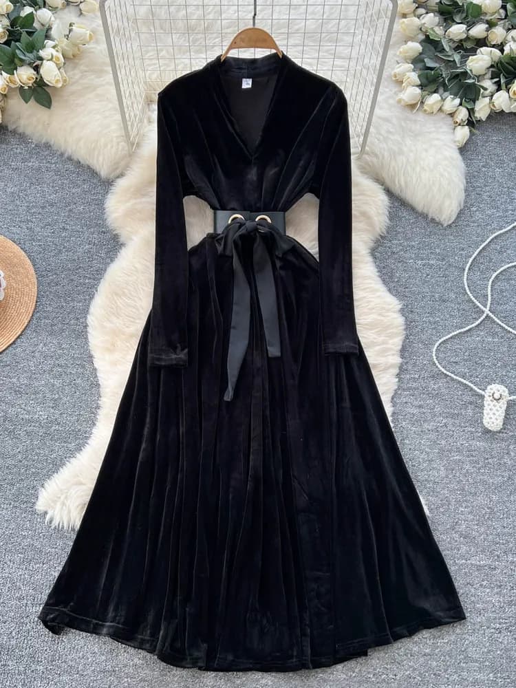 Elegant Velvet Long Sleeve V-Neck Belted Waist Dress Women's Autumn Winter Slimming Floor-Length Skirt City Commute Style