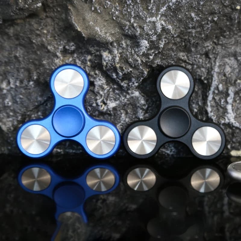Lega di alluminio Tre foglie Fidget Hand Spinner Metallo Fidget Spinner Giocattolo Giocattoli antistress per regali per adulti Giocattoli Fidget