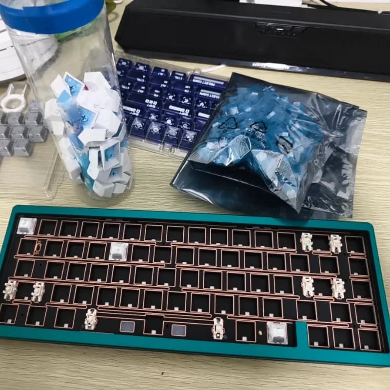 Kit Tastiera Meccanica WEIKAV NUT65 Layout 68% in Lega di Alluminio, Wireless Tri-Mode, Personalizzabile per Gaming, PC, E-Sports, Idea Regalo