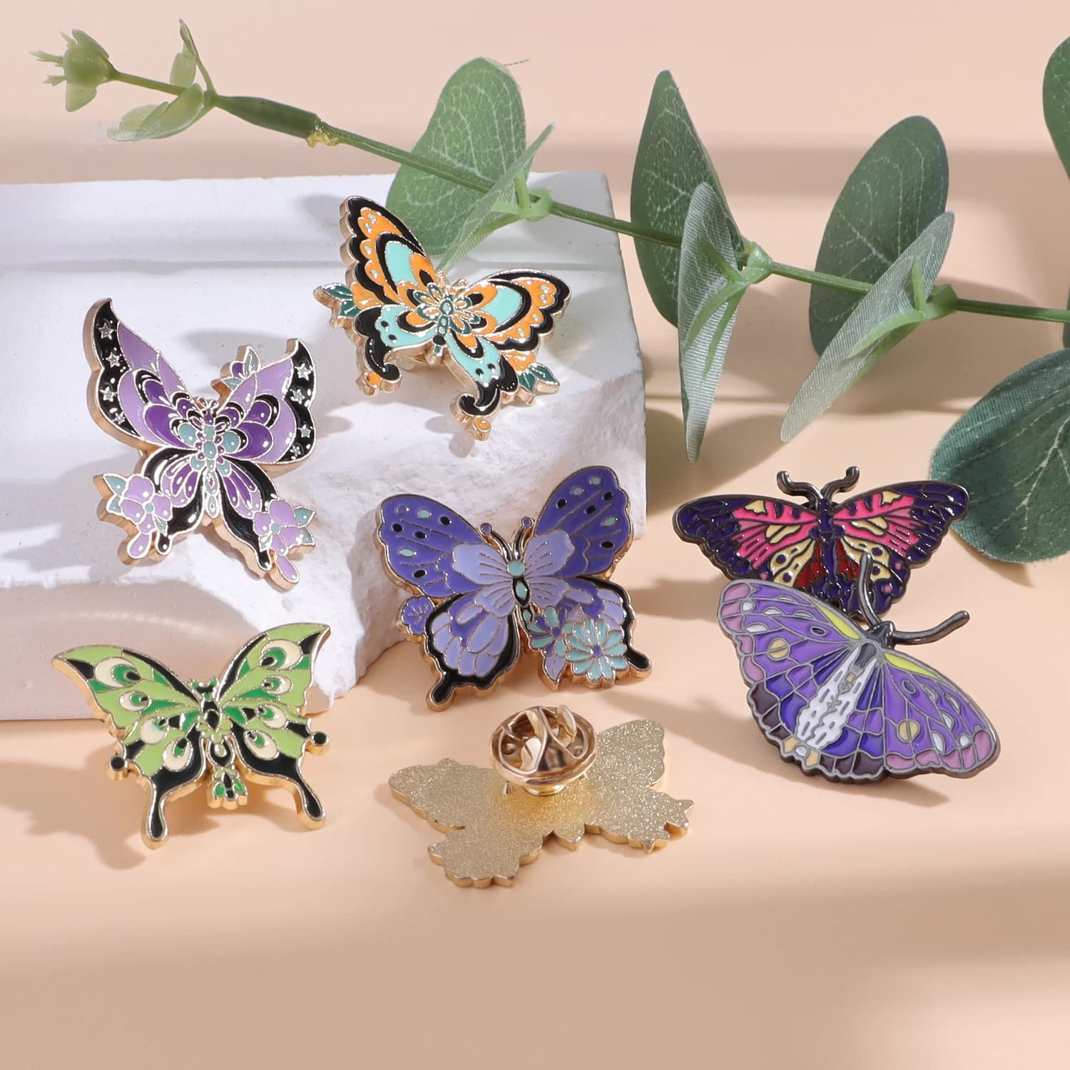 Distintivo colorato con spilla a forma di farfalla, gioielli naturali, regalo per l'amico dei bambini