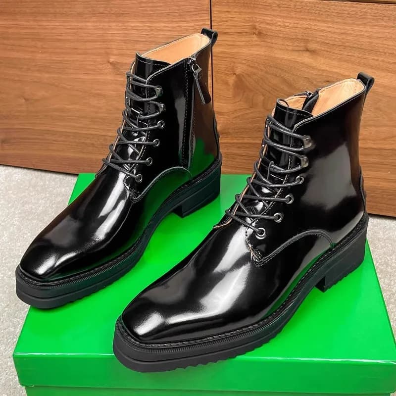 Stivali Chelsea stile britannico con punta quadrata e suola spessa Scarpe da uomo Moda casual Stivali da esterno derby alti in vera pelle da uomo