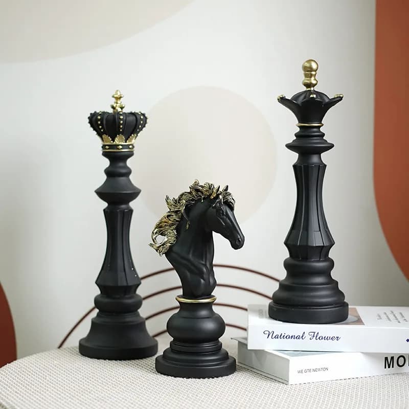 Scacchi internazionali Ornamenti decorativi in resina Interni domestici Figurine per ufficio Re Regina Cavaliere Collezione di statue Oggetti Artigianato