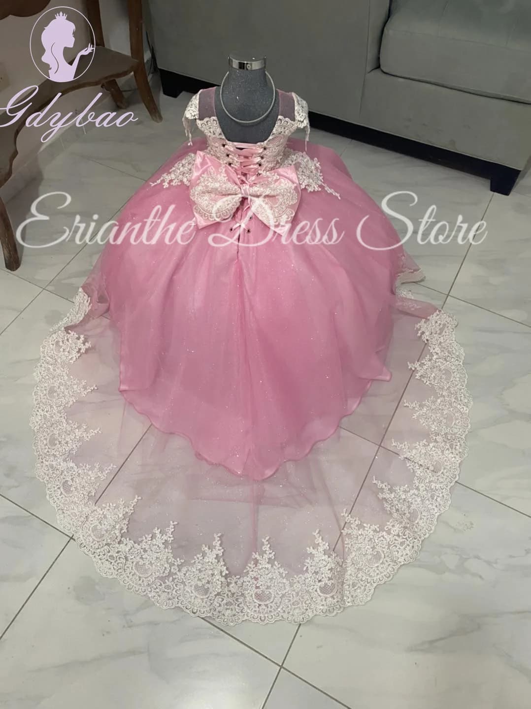 Abito da ragazza di fiore a maniche corte con applicazioni gonfie in tulle personalizzato per il primo abito da festa di compleanno eucaristico per bambini di nozze personalizzato