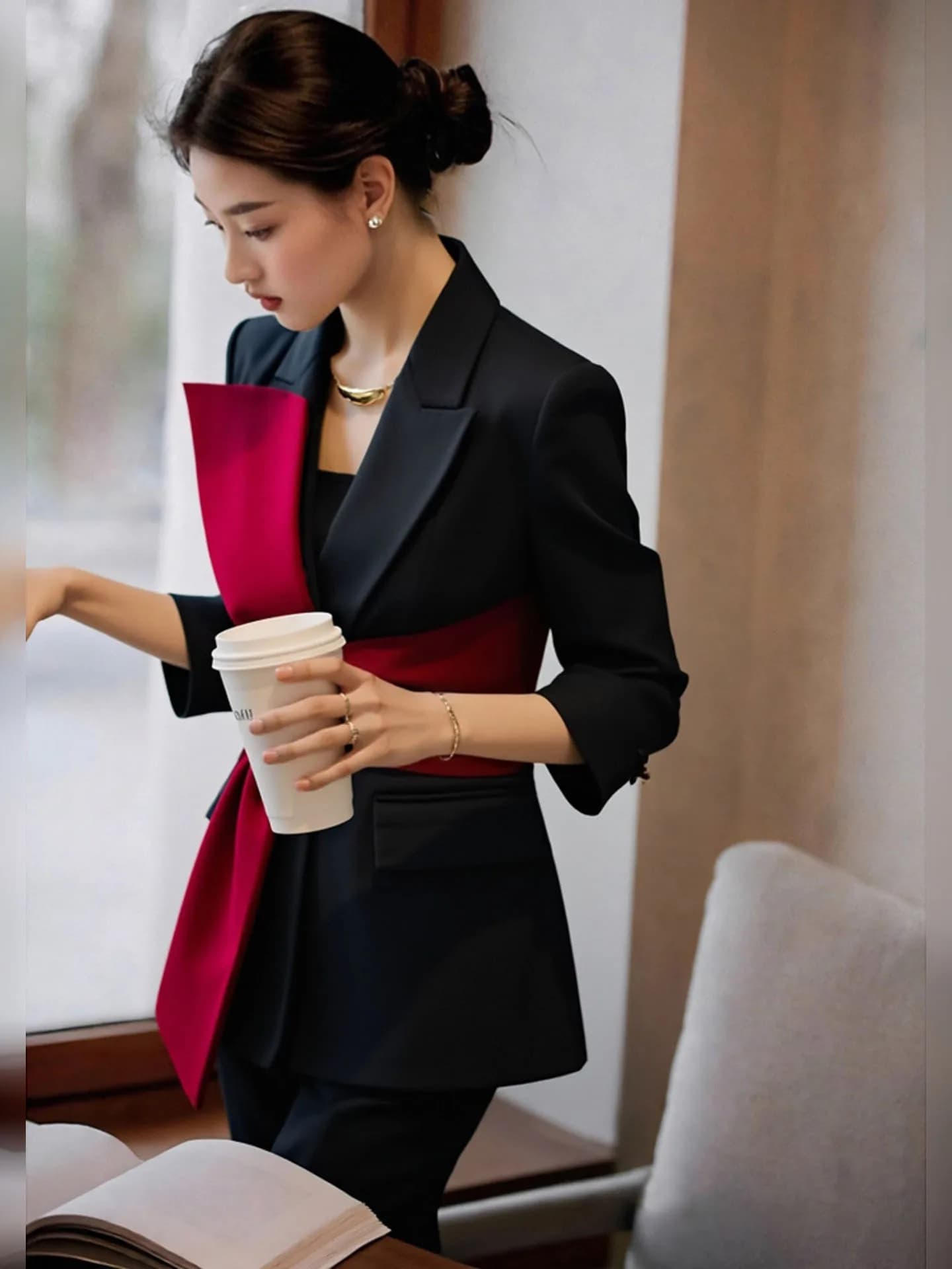 Elegante Completo da Donna per la Primavera, Stile Raffinato, Set Due Pezzi Professionale per Occasioni Importanti, Leggero e Lussuoso