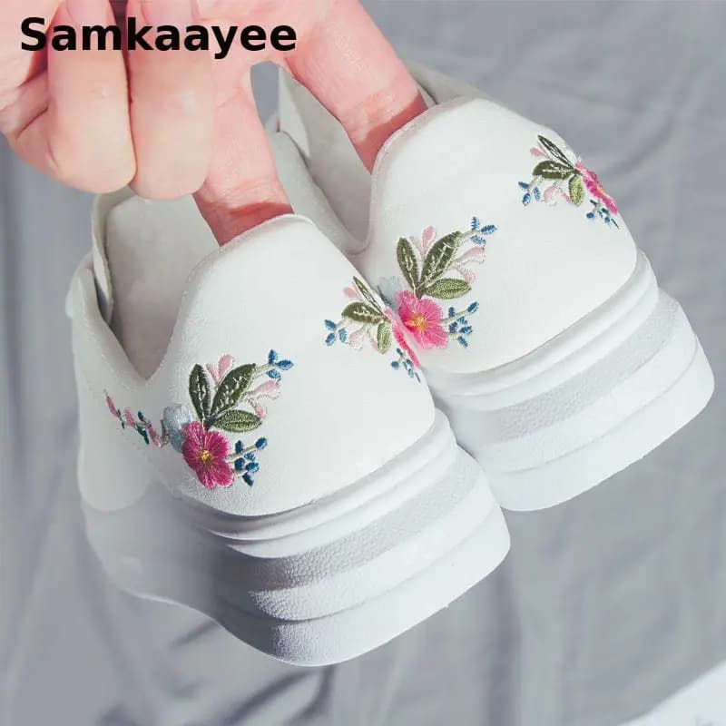 Scarpe Bianche da Donna 35-40, Sneakers Femminili Primavera Autunno, Scarpe Ricamate Traspiranti Casual Vulcanizzate con Lacci e Suola Morbida