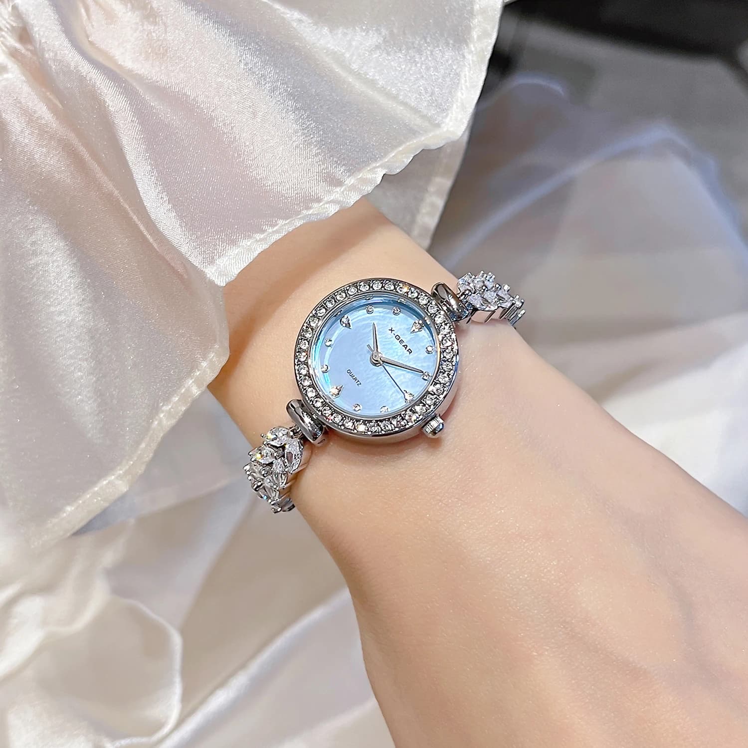 X-GEAR Watch Woman Fashionable Mermaid Tail Strap Watch Waterproof Quartz Wristwatch for Students Simple Exquisite Gift