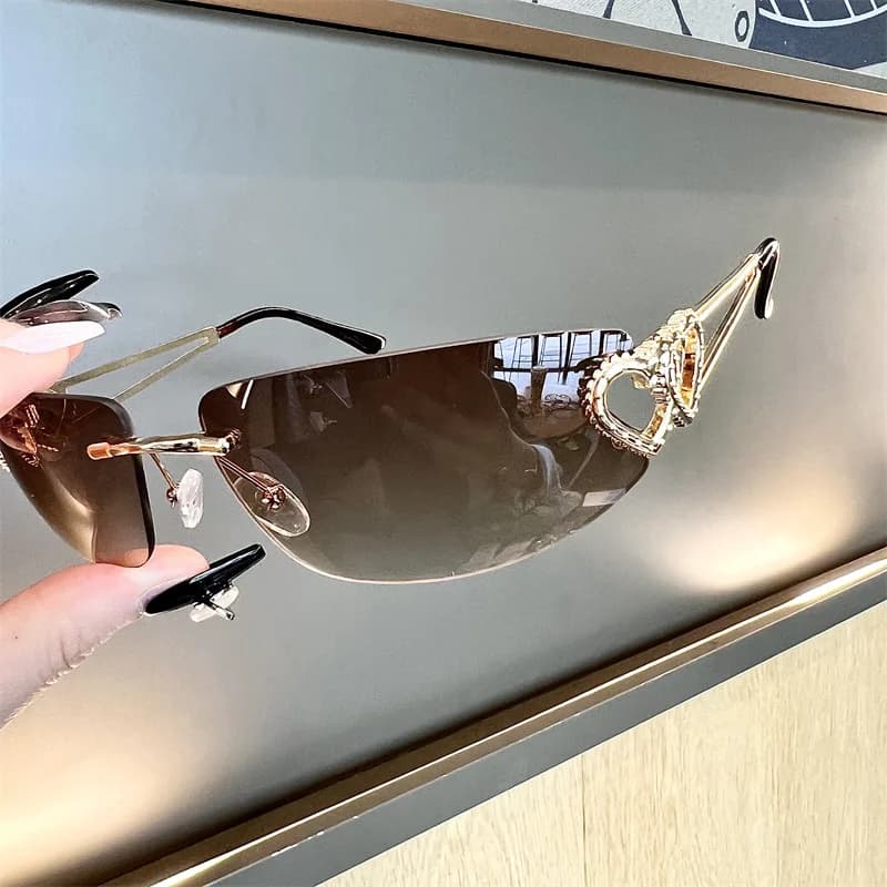 Nuovi Occhiali da Sole Ovali Senza Montatura Stile Cat Eye con Lenti a Specchio e Dettagli Metallici a Cuore, Design Y2K, Dolci e Cool, Occhiali da Sole per Ragazze Trendy