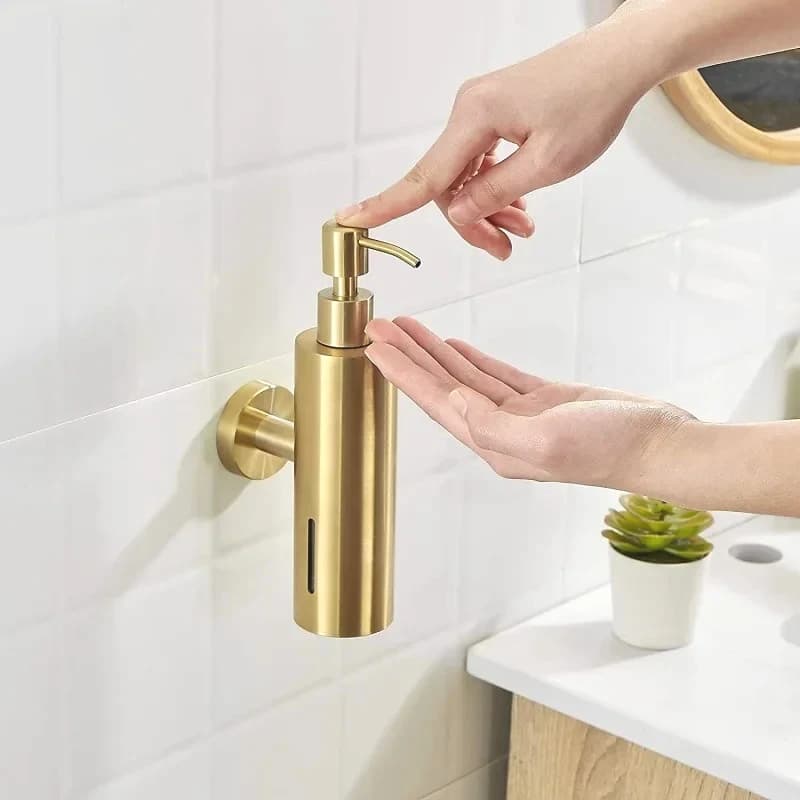 Dispenser manuale di sapone liquido a parete Bottiglia cuboide con cilindro in oro spazzolato nero e argento Acciaio inossidabile 304 per il bagno dell'hotel
